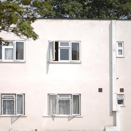 Acton Town Hotel London Exterior photo