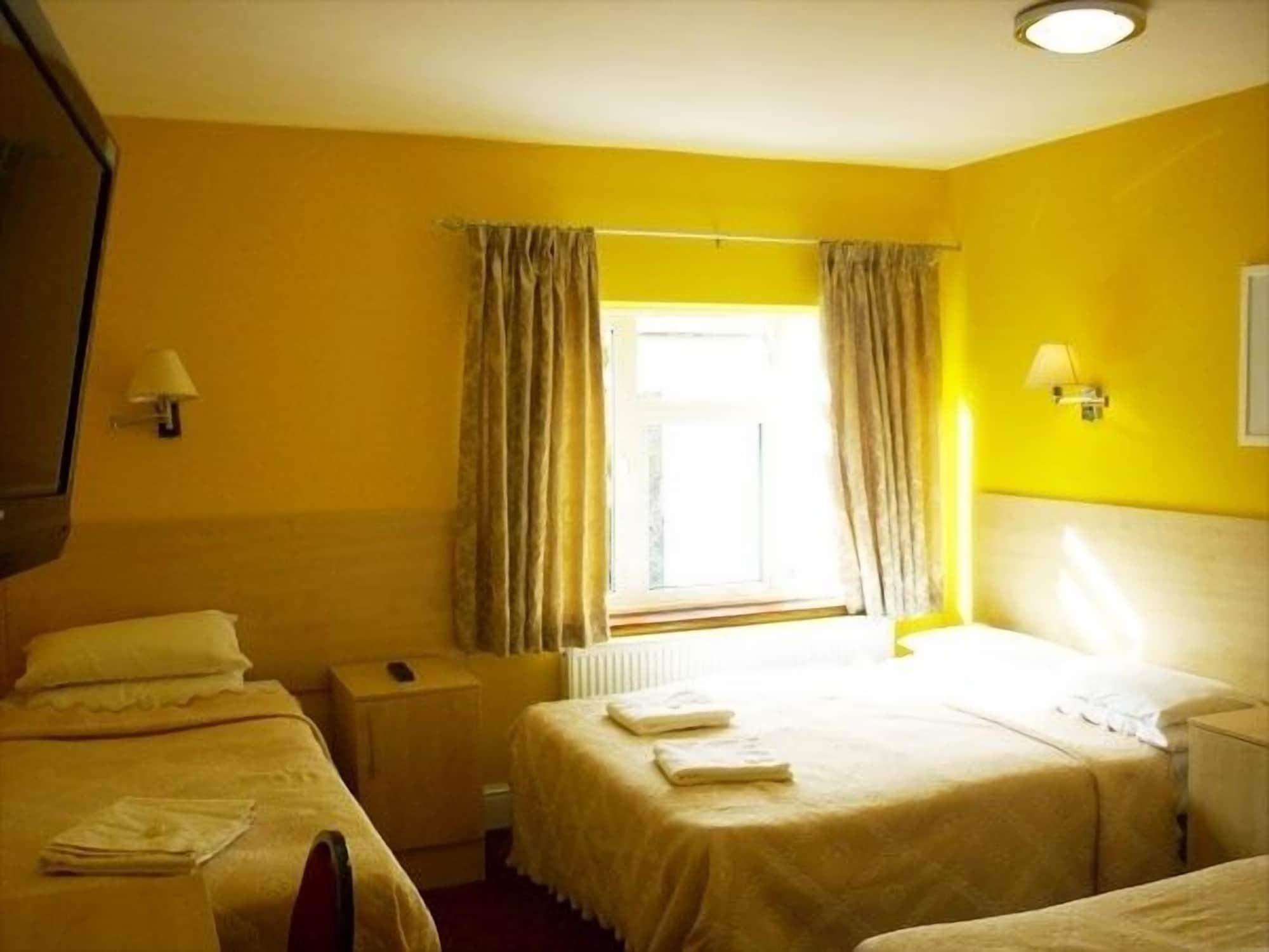 Acton Town Hotel London Exterior photo