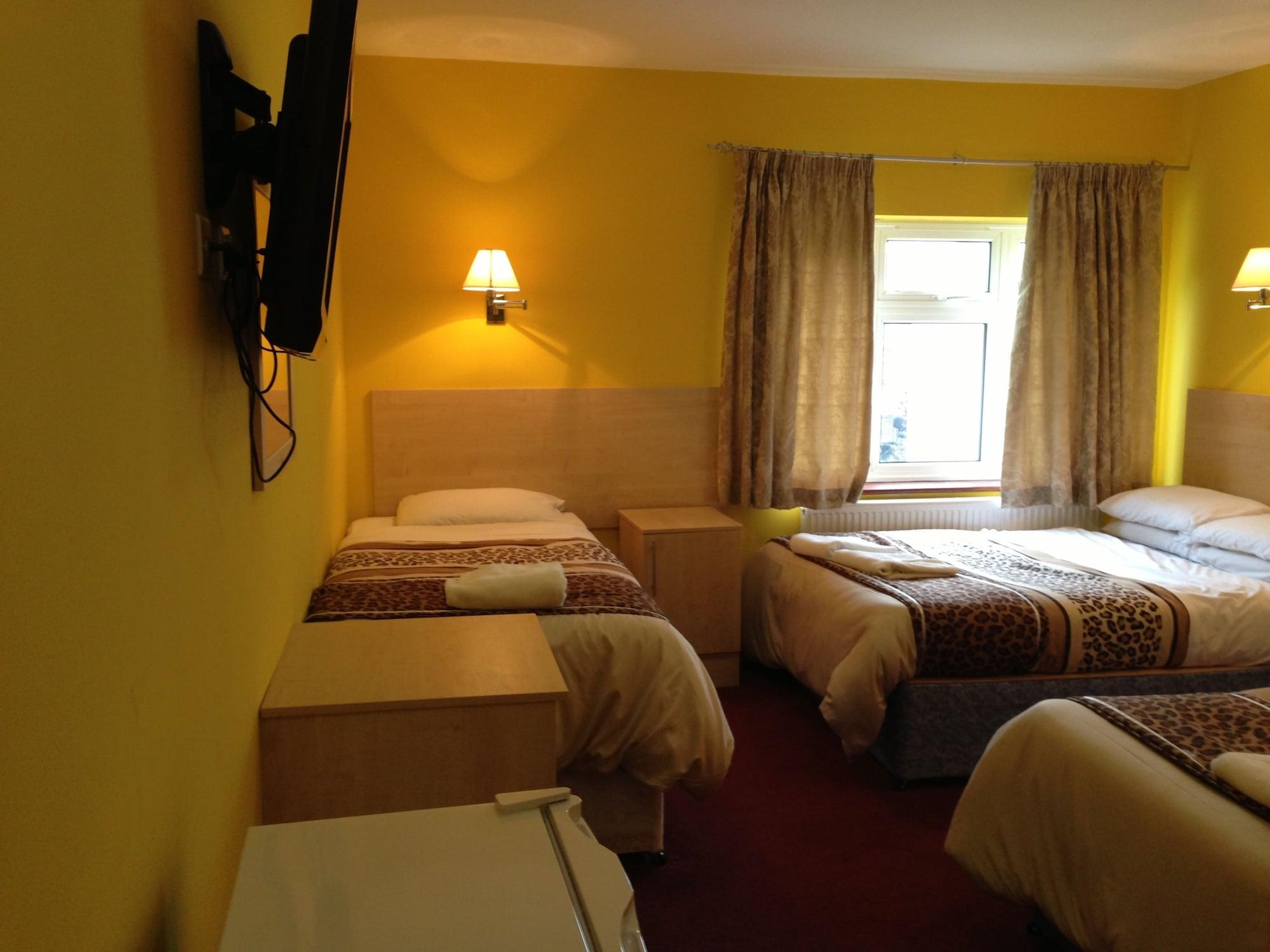 Acton Town Hotel London Exterior photo
