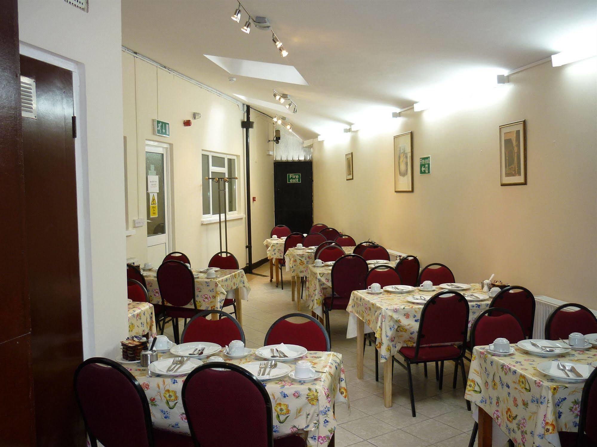Acton Town Hotel London Exterior photo