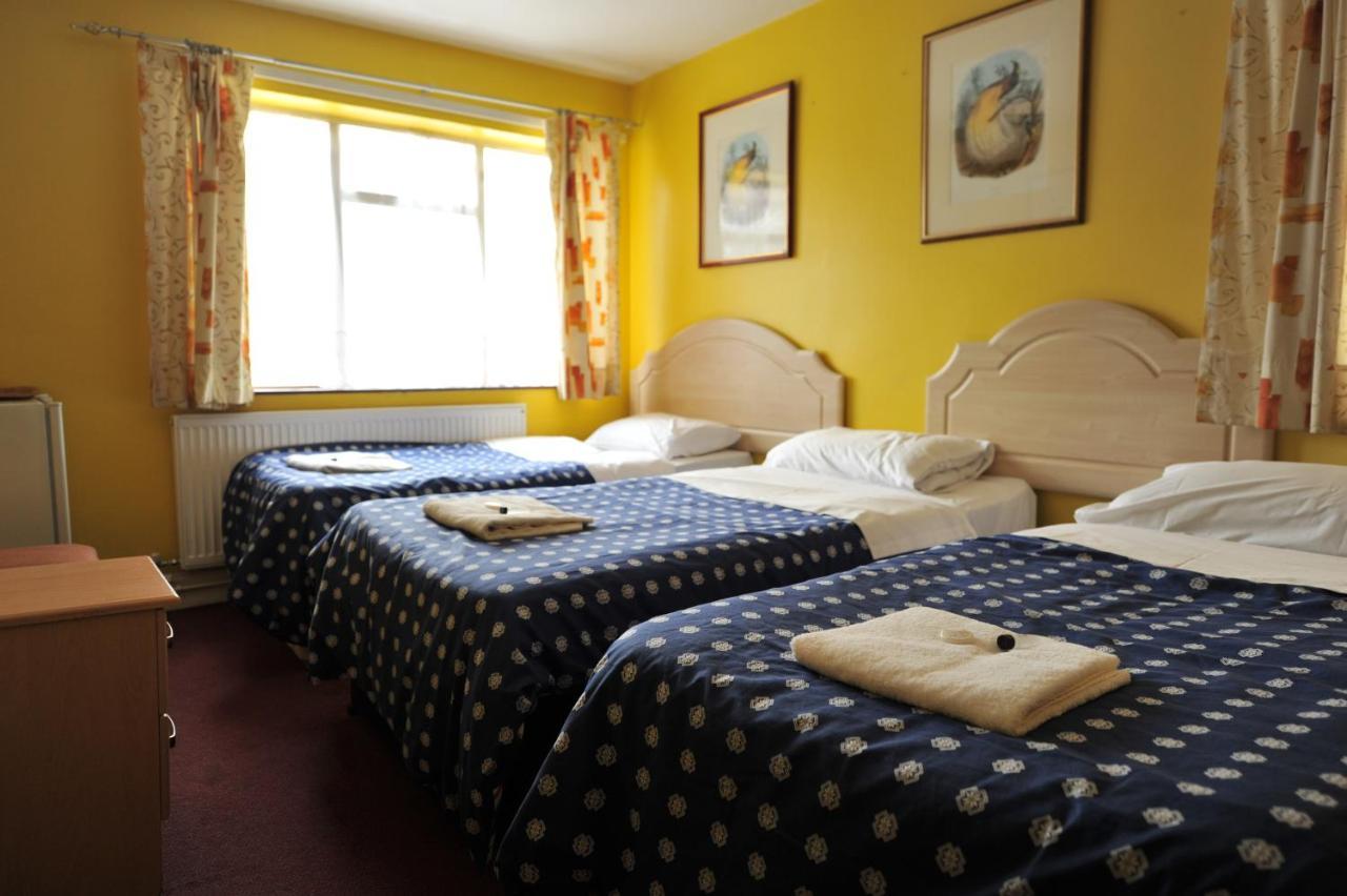 Acton Town Hotel London Exterior photo