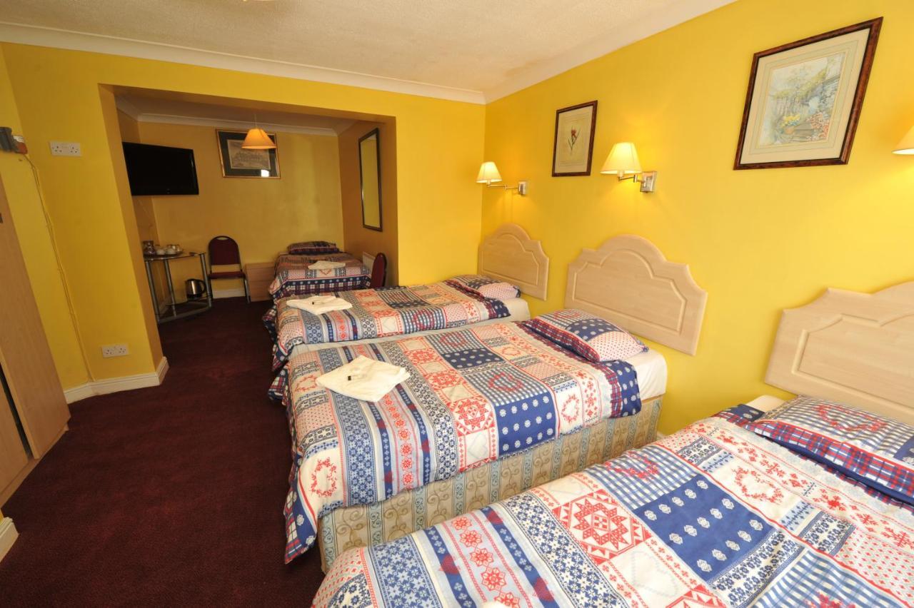 Acton Town Hotel London Exterior photo
