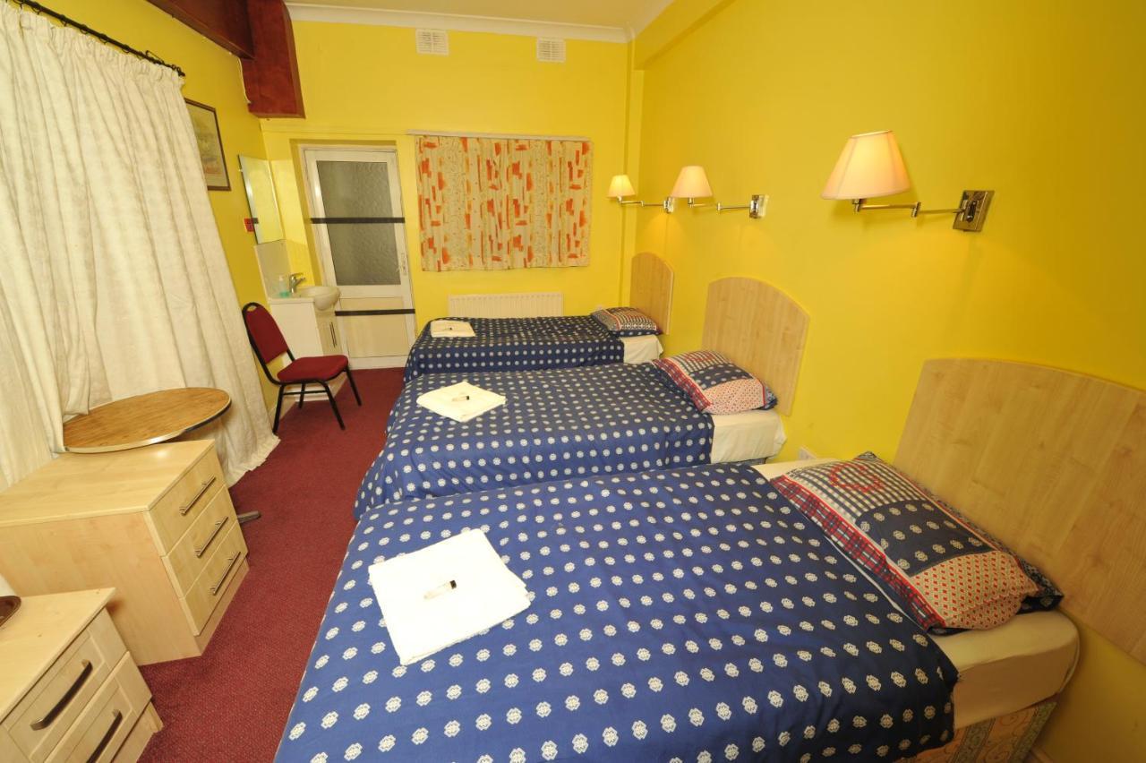 Acton Town Hotel London Exterior photo