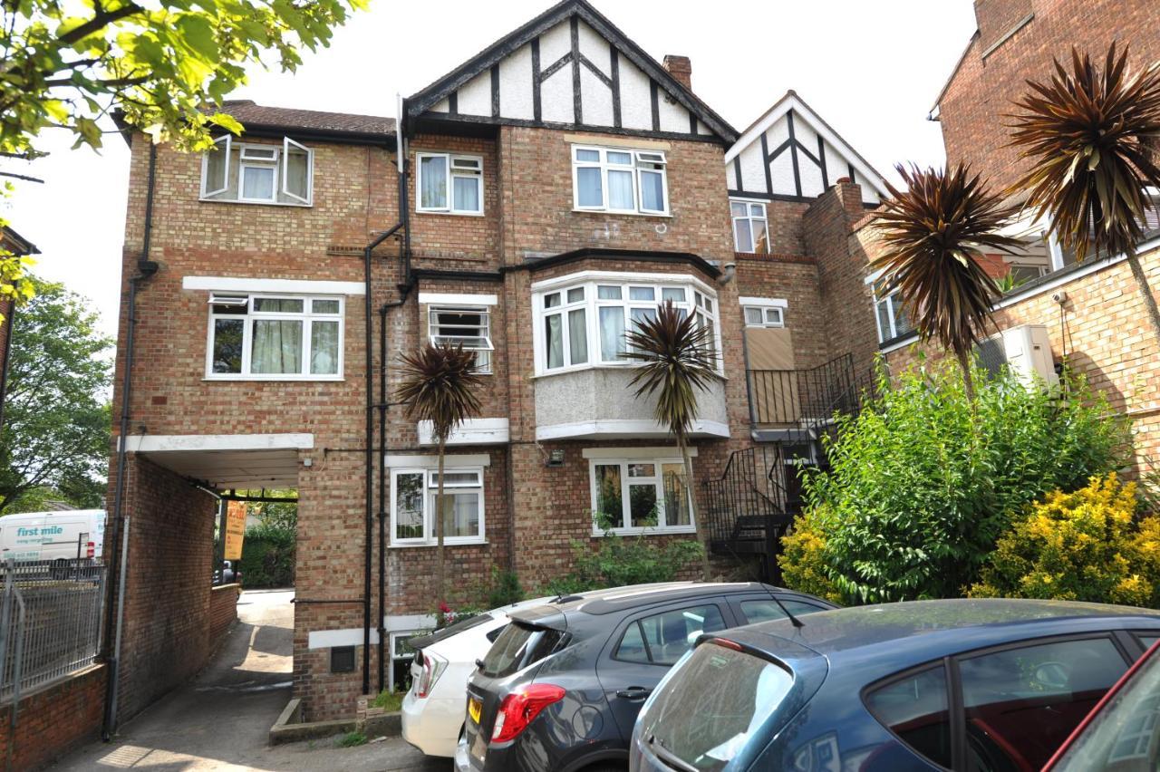 Acton Town Hotel London Exterior photo