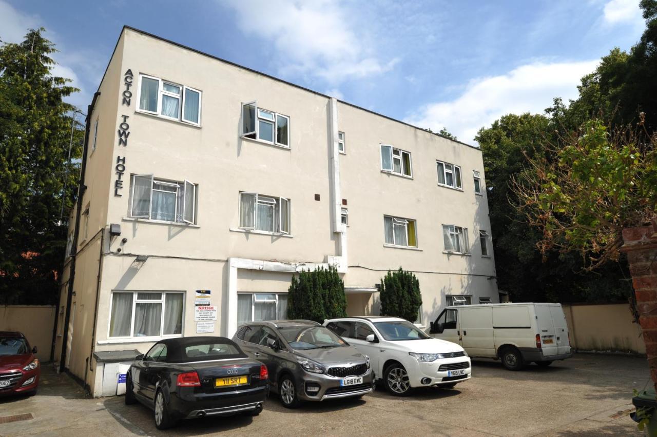 Acton Town Hotel London Exterior photo