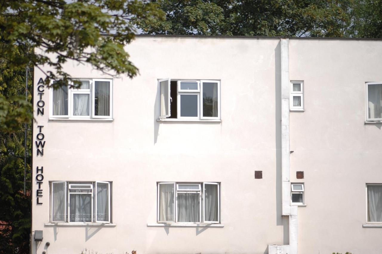 Acton Town Hotel London Exterior photo