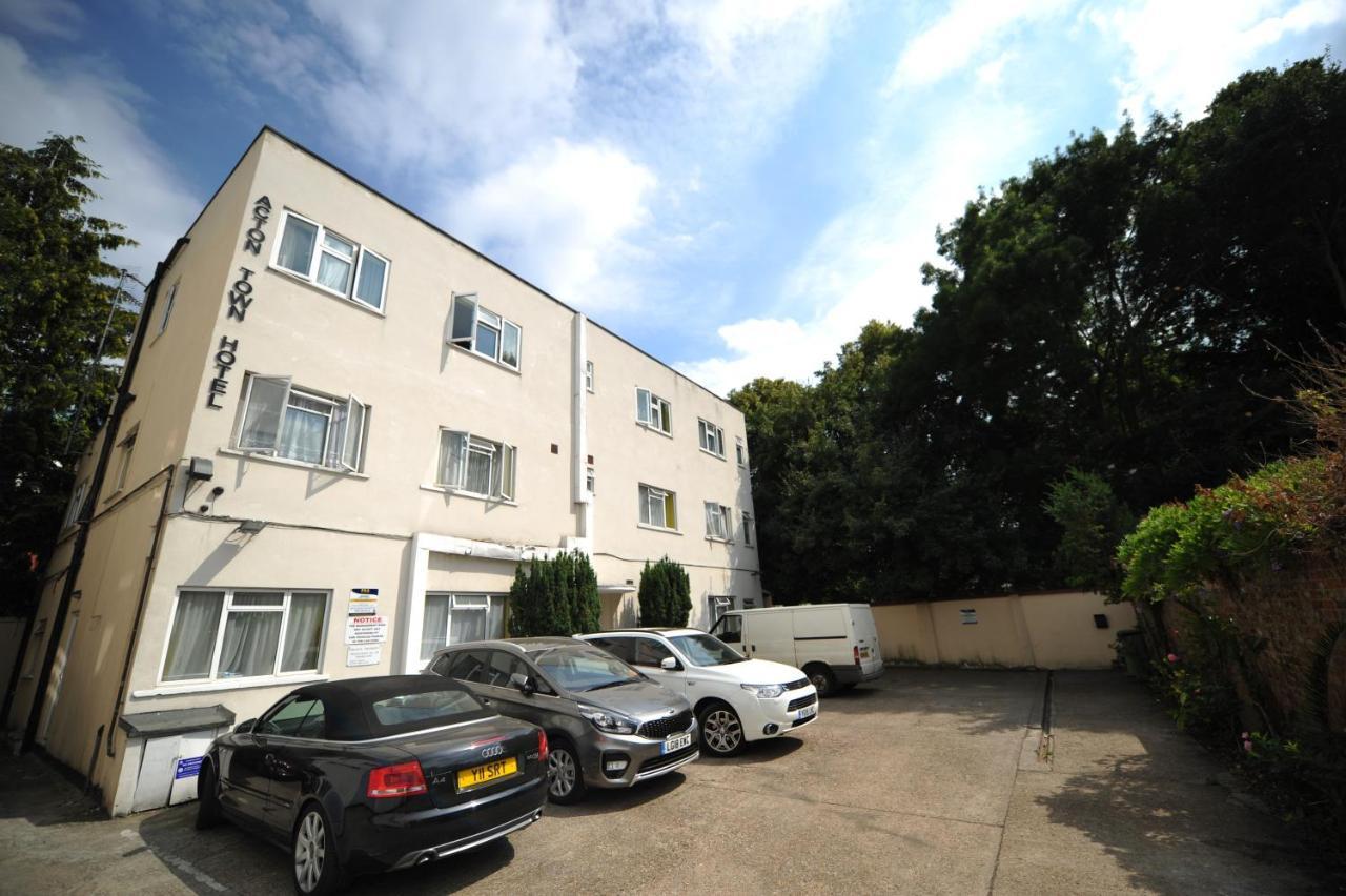 Acton Town Hotel London Exterior photo